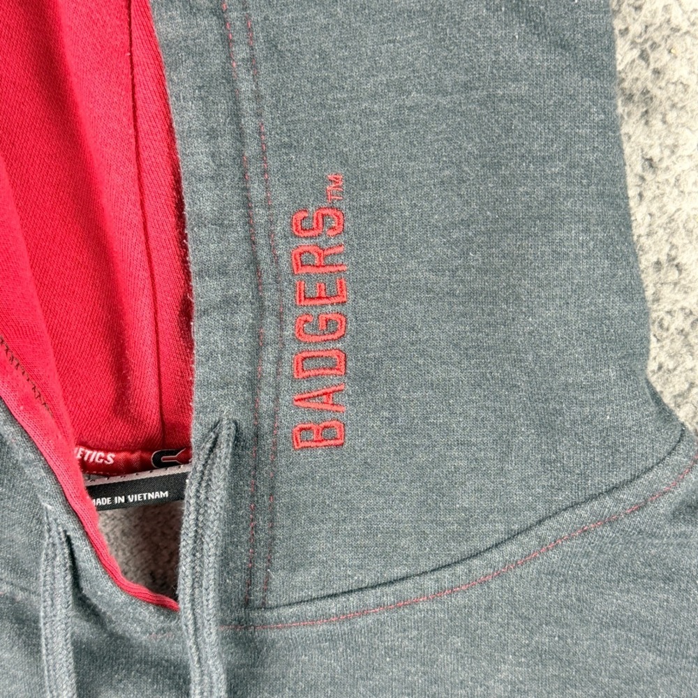 Wisconsin Badgers Hoodie Men's XL Bucky Badger Colosseum NCAA Grey Red Pullover - Picture 6 of 16